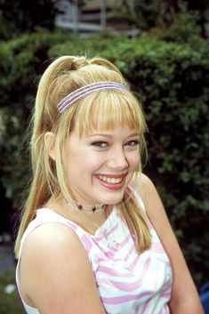 Lizzie Mcguire Hair, Crimped Hair, Lizzie Mcguire, Street Fashion Photography, Half Up Half Down Hair, Hilary Duff, Cultura Pop, The Duff