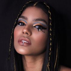 Cleopatra Hair Hairstyles, Scary Cleopatra Makeup, Cleopatra Makeup Look, Modern Cleopatra Outfit, Cleopatra Outfit Ideas, Cleopatra Makeup Ideas, Make Up Halloween Mujer, Cleopatra Eye Makeup, Cleopatra Hairstyle