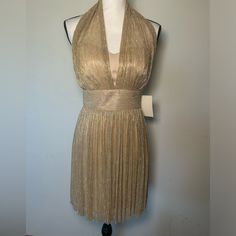 Elevate Your Cocktail Game With This Stunning Alexia Admor Champagne Halter Shimmer Sheath Dress In Size 8. The Dress Features A Shimmery Pattern And A Halter Neckline With A Zip Closure. The Sleeveless Design And Sheath Silhouette Make It Perfect For Any Season, Whether It's Summer, Fall, Or Spring. Crafted From A Blend Of Silver, Polyester, Rayong, Nylon, And Spandex, This Dress Is Both Comfortable And Stylish. It Comes With A Set Of Instructions For Easy Wear. The Dress Is Perfect For Any Occ Boss Dress, Rayong, Alexia Admor, Blue Floral Midi Dress, Floral Sheath Dress, White Halter Maxi Dress, One Inch, Size 8 Dress, One Piece Dress