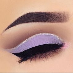 See this Instagram photo by @doseofcolors • 2,975 likes Maquillaje Cut Crease, Pageant Makeup, Silver Eye Makeup, Make Up Designs, Purple Eye Makeup, Linda Hallberg, Glitter Eye Makeup, Purple Makeup, Maggie Lindemann