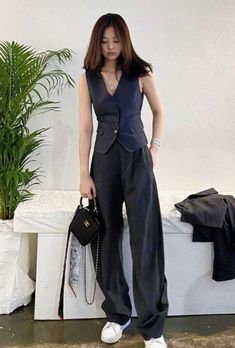 Trouser And Vest Outfit, Waist Coat Outfit Women, Chanel Street Style, Trousers Women Outfit, Jennie Chanel, Diy Clothes Design, Classy Work Outfits