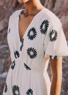 Cheesecloth Modern Daisy Print Midi Dress | ME+EM Frill Shorts, Monochrome Palette, Ankle Sleeve, Simple Texture, Cotton Crafts, Simple Silhouette, Dress Cream, Print Midi Dress, Cheese Cloth