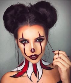 Makeup Zombie, Creepy Halloween Makeup, Cute Halloween Makeup, Halloween Makeup Pretty, Cool Halloween Makeup, Halloween Clown