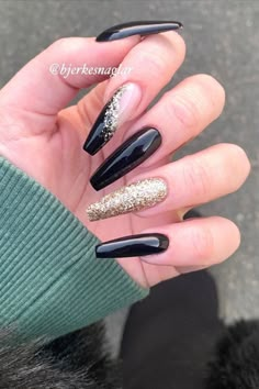 Nails Design Black And Gold, Black And Gold Acrylic Nails Coffin, Nails Gold And Black, Nails Black And Gold Glitter, Black And Silver Glitter Nails, Gold Black Nails, Glitter Nails Black, Black And Gold Glitter Nails, Black And Gold Nail Art