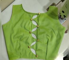 Blouse Designs Latest Boat Neck Back Side, Simple Boat Neck Blouse Designs, Blaus Design Latest, Back Side Blouse Design, Blouse Designs Latest Back Side, Blause Desine Latest Back, Blouse Back Neck Designs Latest, Latest Boat Neck Blouse Designs, Boat Neck Blouse Designs