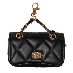 Badgley Mischka Mini Purse Quilted Exterior Vegan Leather Gold Hardware Snap Closure Detachable Strap 44” Long Size: 6” X 4” Black Elegant Black Bag With Logo Charm, Keychain Black, Purse Keychain, Mini Crossbody Purse, Mini Charm, Quilted Totes, Trending Handbag, Mini Crossbody Bag, Mini Purse