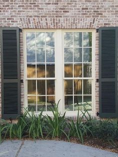 How to use Jasper SW-6216 for the shutters? Sw Jasper, Green Exterior Paints, Shutter Colors, Exterior Paint Colors, Exterior Trim, Red Bricks, Brickwork