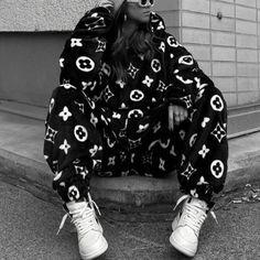 Lv Clothes, Louis Vuitton Outfits, Confident Outfit, Girls Fashion Tops, Cute Sweatpants Outfit, Cute Sweatpants, Pajama Outfit, Black Dresses Classy, Stylish Hoodies