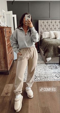 Comfy Lounge Outfits Aesthetic, Chilly Comfy Outfit, Winter Comfy Outfits 2024, Sweats Work Outfit, Registered Dietitian Outfit, Sweatpants Outfit Women Winter, Taupe Sweatpants Outfit, Comfy Lazy Outfits Aesthetic, Elevated Cozy Outfit