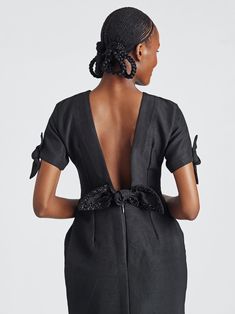 Each Lisa Folawiyo garment boasts a handcrafted history sewn from traditional African textiles. This structured midi dress is cut from hand-woven Akwete fabric in a relaxed hourglass silhouette with shaping darts at bust. It has a neat round neckline and turns to reveal an elegant deep V at the back. The bead-embellished bows add a signature finish—we love it paired with heeled sandals.- Short sleeves, midi length, zip fastening, side pockets- Silk- Handcrafted by the in-house team of artisans u Akwete Fabric, Lisa Folawiyo, African Luxury, Hourglass Silhouette, Aso Oke, Red Carpet Ready, African Textiles, Fresh Linen, Dress Crafts