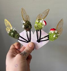 Fairy wing hair clips! Comes as a set with two clips! Fairy Wing Hair Clip, Fairy Hair Pieces, Fae Witch, Wing Hair Clips, Fairy Diy Crafts, Fairy Hair Accessories, Faerie Fashion, Flower Fairy Wings, Eclipse Jewelry