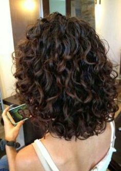 Undercut Curly Hair, Layered Curly Hair, Short Curly Hairstyles, Thick Curly Hair, Medium Curly Hair Styles, Hair 2018, Haircuts For Curly Hair, Curly Hair With Bangs, Curly Bob Hairstyles