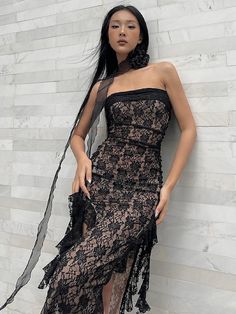 1 Dress Streetwear, Streetwear Korean, Y2k Aesthetic Fashion, Lace Strapless, Tube Dress, Lace Design, Glamorous Evening Gowns, Flowing Maxi Dress, Womens Midi Dresses