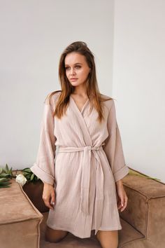 Moda Kimono, Boho Robes, Linen Robe, Soft Robes, Mode Kimono, Rose Beige, Double Gaze, Kinds Of Clothes, Kimono Style