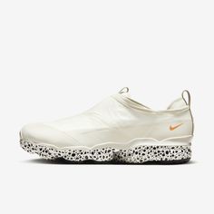 Perfect for the VaporMax fanatic and the slip-on enthusiast alike, the Moc Roam is up for anything and built to last. The lightweight materials and VaporMax Air cushioning will have you feel like you're floating, while the utilitarian design keeps it simple and balanced. White Sneakers With Speckled Midsole For Outdoor Activities, White Outdoor Sneakers With Rubber Sole, Modern Slip-on Outdoor Sneakers, Modern Slip-on Sneakers For Outdoor, Nike White Outdoor Sneakers, Modern Slip-on Sneakers With Rubber Sole For Outdoor, Nike White Casual Slip-on Sneakers, White Slip-on Sneakers For Outdoor, White Slip-on Sneakers With Abzorb Midsole