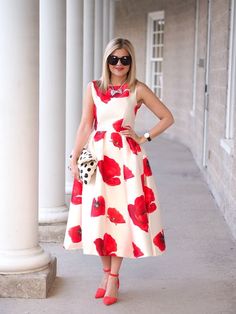 Dress: c/o Chicwish | Sunglasses: Karen Walker | Clutch: Clare Vivier | Shoes: 424 Fifth | Watch: c/o Daniel Wellington | Necklace: c/o Loren Hope Hey everyone! Keeping it short and sweet today since Gaun Koktail, Clare Vivier, Poppy Print, Karen Walker, Floral Fashion, Classy Dress, Classy Outfits