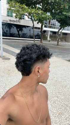 Modern Mullet Fade, Low Fade Curly Hair, Curly Hair Taper, Corte Mullet, Taper Fade Short Hair, Fade Haircut Curly Hair, Taper Fade Curly Hair, Mullet Fade, Curly Hair Fade