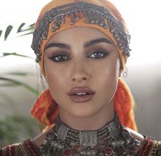 Hata Yoga, Arabian Women, Arabian Beauty, Arab Beauty, Arab Women, Photography Women, Maquillaje De Ojos