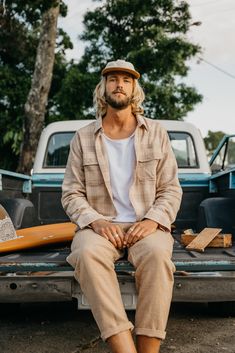 Miller - Textured Linen Pants - Light Brown – OTTWAY Outdoorsy Casual Outfits, Unbuttoned Shirt Reference, Mens Surf Fashion, Outdoorsy Men Style, Surfer Outfit Men, Granola Men Style, Outdoorsy Style Men, Surfer Style Outfits