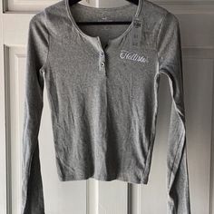 Brand New Long Sleeve With 3 Bottoms In The Middle Front Shirt. Very Light Weight Ready For Any Occasion. In A Size Medium Oversized Off The Shoulder Shirt, Long Sleeve Grey Shirt, Hollister Long Sleeve Shirts, Hollister Long Sleeve, Off The Shoulder Shirt, College Shirts, 2000s Fashion Outfits, Boarding School, Shoulder Shirts