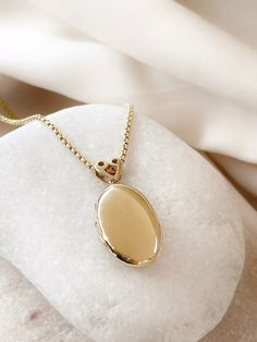 Our oval locket necklace, which we have carefully designed to meet the demands from you, is 14k real yellow gold. Bridesmaids have been presented to our esteemed guests as a unique work for special occasions such as weddings, Anniversaries, birthdays.  ✪ Handmade / Handcrafted Fine Jewelry   ✪ Gold Weight: Approx. 3.86-5.5 g  ✪pendant weight: 4.25 g  ✪ Metal:  14K Solid Gold   ✪ Gold Color: White gold, Rose gold, Yellow gold ♡ For questions or special designs, please contact us via message. We a Gold Oval Locket, Luxury Yellow Gold Oval Locket Necklace, Heirloom Locket Necklace With Oval Pendant For Anniversary, 14k Gold Oval Link Locket Jewelry, Elegant Gold Locket Necklace With Oval Link, Elegant Gold Oval Link Locket Necklace, Luxury Oval Locket Necklace As Gift, Elegant Oval Link Keepsake Necklace, Elegant Oval Link Necklace For Keepsake