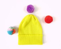 So many cute options: choose your hat color, select your size and pick a pom-pom (or two, or three) from a colorful assortment of woolly bobbles. Fully customizable with interchangeable pom-poms, mix and match to your liking to show off your style. You can have one hat with seven different pom-poms for every day of the week :) This cozy beanie is made from 100% Merino Wool. Knitted in a stretchy rib, each size fits several ages. To choose a beanie of different color, go here: https://tinyurl.com Cozy Beanie, First Birthday Hats, Birthday Hat, Pom Pom Hat, Kids Hats, Cozy Knits, Machine Knitting, Pom Poms, Beanie Hat