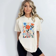 Looking for a cute versatile top to wear this summer? Make sure to grab one of our Cottagecore Floral garment dyed graphic tees! This soft and comfortable graphic tee is the perfect top for any outfit. It can be paired with biker shorts, jeans, or even a simple skirt/dress! This tee is true-to-size, so be sure to order your regular t-shirt size! If you are looking for a more oversized look, make sure to size up! Floral Fit, Color Ink, Floral Short, Sheer Fabrics, Casual Fits, Pressed Flowers, Vintage Tees, Vintage Look, Heavy Weight