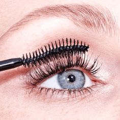 Make every day feel like a fairytale with essence Lash Princess Volume Mascara. Featuring an innovative cobra-brush, this mascara is designed to give you extremely thick lashes with ease. The unique shape of the brush captures every single lash, providing maximum coverage in a deep black shade. This mascara will give your lashes an intense look with stunning volume and fantastic curl – all in one easy step! Lash Princess, False Lash Effect Mascara, Pop Art Makeup, Mascara Application, Beauty Room Design, Thick Lashes, Essence Cosmetics, Mascara Tips, Dramatic Eyes