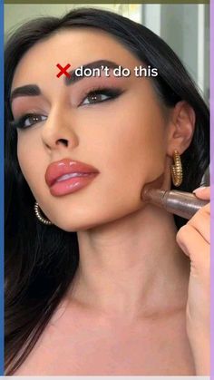 (source: yt/pin @atosa_aghakhani )🌙 like subscribe and share ✨️ #fashion #makeup #makeupaddict #girlpower #beutiful #makeupvideos #aesthetic #pinterest Face Bloat, Jawline Makeup, Slim Your Face, How To Apply Blush, Chubby Cheeks, Fast Metabolism, Aesthetic Pinterest, Like Subscribe, Contouring And Highlighting