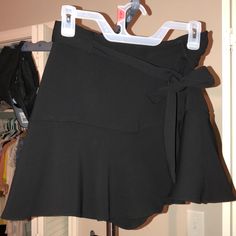 Zara Mini Skirt Never Worn Fitted Black Belted Shorts, Black Fitted Belted Shorts, Chic Black Belted Shorts, Elegant Black Skort, Trendy Black Skirted Shorts, Casual Black Flowy Shorts, Belted Skirt For Day Out, Casual Black Belted Shorts, Chic Black Belted Skirt