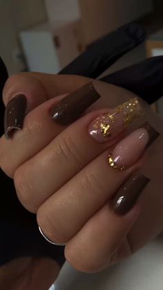 Fall Nails Medium Coffin, Fall Themed Nails Simple, Solid Nail Designs, Nail Inspo Brown, Brown Nails Ideas, Cute Fall Nails Ideas Autumn, Shiny Nails Designs, Brown Nails Design, Halloween Acrylic Nails