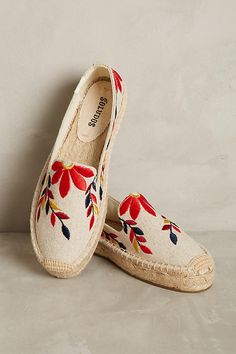 Slide View: 1: Soludos Embroidered Floral Espadrilles Floral Espadrilles, Embroidered Shoes, Painted Shoes, Diy Shoes, Dream Shoes, Shoe Obsession, Shoe Lover, Beautiful Shoes, Cute Shoes