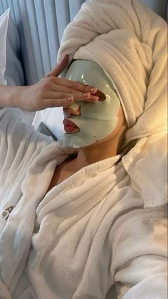 Morning And Night Routine, Facial Aesthetic, Fall Skincare Routine, Modest Street Fashion, Inspirational Quotes Success, Facial Scars, Autumn Skincare, Tanning Products, Confidence Boosters