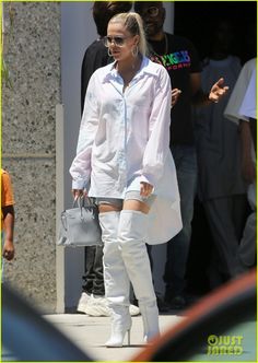 Kim Kardashian Cowboy Outfit, Kourtney Kardashian Boots, Khloe Kardashian Cargo Pants, Thigh High Boots Kim Kardashian, Long White Coat, Khloe Kardashian Thigh High Boots, Kardashian Dresses, Khloe Kardashian Photos