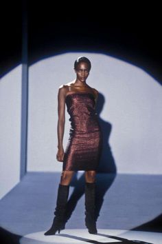 For Sale on 1stDibs - Presenting a mid-length dark copper metallic tube dress designed by Tom Ford for Gucci. This dress debuted on none other than Naomi Campbell as the finale Gucci Knee-length Cocktail Dress, Gucci Summer Party Dress, Chic Gucci Dress For Night Out, Gucci Fitted Dress For Night Out, Fitted Gucci Dress For Night Out, Gucci Sleeveless Party Dress, Elegant Gucci Mini Dress For Party, Metallic Strapless Mini Dress For Evening, Gucci Knee-length Evening Dress