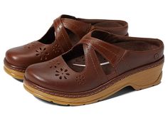 Clog Shoes, Dream Style, Clogs Shoes, Womens Clogs, Pretty Shoes, The Vamps, Arch Support, Full Grain Leather, Clogs