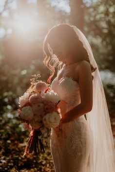 Bride holds pink and white floral bouquet tied with pale pink ribbon during golden hour portraits outdoors Boho Wedding Photography Poses, Creative Bridal Photoshoot, Sunset Bridal Portraits, Bouquet Wedding Photos, Sunset Pictures Wedding, Wedding Bride Pictures, Bride With Bouquets Around Face, Bridal Photoshoot Ideas Outdoors, Styled Bridal Shoot Photography