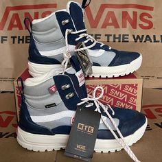 New In The Box Authentic Womens Vans Ultrarange Exo Hi Dress Blues / High Rise - Sneakers -Boots - Athletic Shoes #Skateboarding Snowboarding Boots Womens, Sneaker Boots Mens, Vans Boots, Suede Vans, Gore Tex Boots, Vans Ultrarange, Vans Hi, Red Vans, Dress Blues