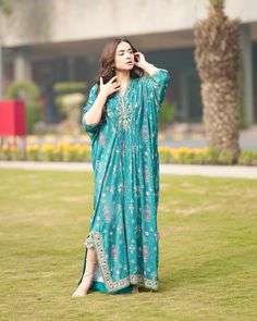 Velvet Kaftan Designs Latest, Latest Model Kurti Designs, Kaftan Kurti Pakistani, Pakistani Kaftan Designs, Stylish Kaftan Dresses, Sea Green Gown, Unique Kaftan Designs, Saher Khan, Latest Kaftan Designs