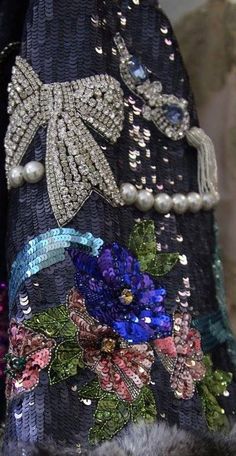 Dolce and Gabbana Spring 2017 Alta Moda Haute Couture Embroidery, Trendy Embroidery, Embroidery Fashion Detail, Couture Embroidery, Bead Embroidery Patterns, Couture Details, Fashion Diy, Embroidery Jewelry, Art Love