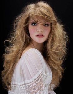 70’s Hairstyles, 70s Hair Styles, 70s Hair, Long Hair With Bangs, Vintage Glam, Feathered Hairstyles, Long Blonde Hair, Long Hair Cuts