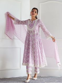 Lilac Anarkali, Lace Frocks, Lace Suit, Long Frock Designs, Lehenga Designs Simple, Embroidered Anarkali, Designer Kurti Patterns, Desi Fashion Casual, Beautiful Pakistani Dresses