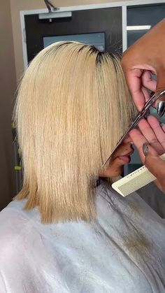 would you try this Blonde bombshell💣💛#recoolhair #hairtips #haircut Blonde 4c Natural Hair, Blonde Bob Black Women, African American Hair Color, Bob Black Women, Dark Skin Blonde Hair, Blonde Curly Bob, Fav Hairstyles, Layered Haircuts Shoulder Length