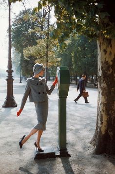 50’s | © Pleasurephoto 50s Glamour, Vintage Fashion Photography, Vintage Couture, New Fashion Trends, Fashion Images, 1950s Fashion, Pierre Cardin, Fashion History