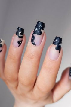 Black And White Nail, Maquillage Yeux Cut Crease, Black And White Nail Art, Negative Space Nail Art, Kutek Disney, Negative Space Nails, Witchy Nails, Space Nails, October Nails