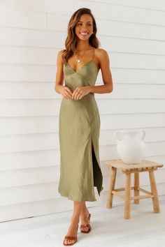 Wedding Guest Dress Midi, Sage Green Dress, Olive Dress, Shower Dresses, The Perfect Guy, Red Lip, Green Midi Dress, Maxi Dress Green