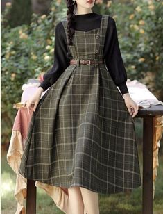 Winter Pinafore Dress, Aesthetic One Piece Dress, Wardrobe Clothes Ideas, Dark Academia Aesthetic Plus Size, Cottagecore Outfits Women, Forest Clothes Aesthetic, Sensory Friendly Outfits Adults, Green One Piece Dress, Modern Victorian Clothes