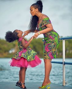 Mum And Daughter Matching, Baby African Clothes, Mom Daughter Outfits, Mommy Daughter Outfits, African Party Dresses, Mother Daughter Fashion, Mother Daughter Matching Outfits, Style Africain, African Prom Dresses