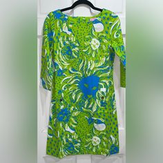 Lilly Pulitzer Women's Limeade Roar Of The Jungle Dress Small *New With Tags/Good Condition* We Post Daily, Always Come For A Great Deals- Please See All Photos For More Information Enlarge To Examine Them. Note: Pilling Is Not A Fabric Defect And May Be Present On Our Pre-Owned Items. This Is Normal, Common And Easily Treatable. All Fabrics Will Pill At Least A Little Bit During Their Lifetimes. Color, And Color Names Are Always Subjective. We Do Not Use Filters, False Lighting Or Editing Techn Holiday Green Long Sleeve Dresses, Green Long Sleeve Dress For Holiday, Fitted Green Printed Dresses, Green Long Sleeve Lined Dress, Green Floral Print Holiday Dress, Green Lined Dress For Garden Party, Holiday Green Floral Print Dress, Green Lined Dresses For Garden Party, Fitted Green Dress For Holiday