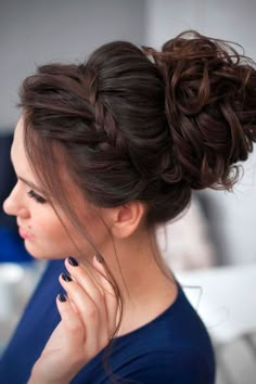 Beautiful Updo Hairstyles for Bridesmaids ★ See more: http://lovehairstyles.com/updo-hairstyles-bridesmaids/ Curly Homecoming Hairstyles, Updo Casual, Prom Hair Updo, Prom Hairstyles For Long Hair, Bridesmaid Hair Updo, Penteado Cabelo Curto, Wedding Hair And Makeup, Elegant Hairstyles